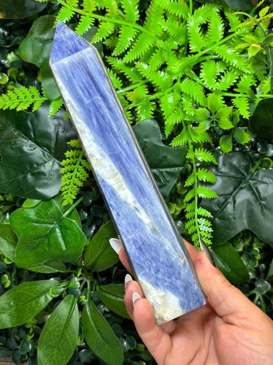Kyanite in Quartz Tower