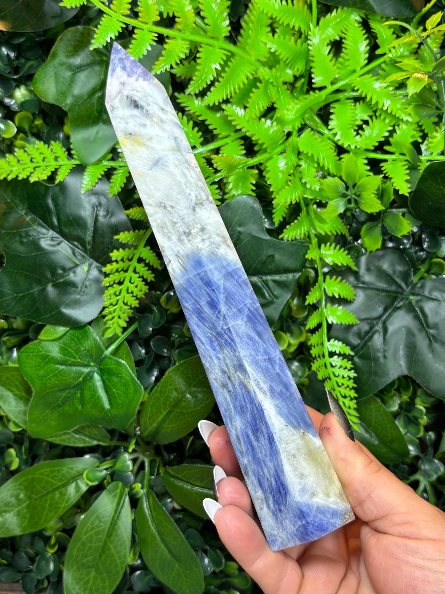 Kyanite in Quartz Tower