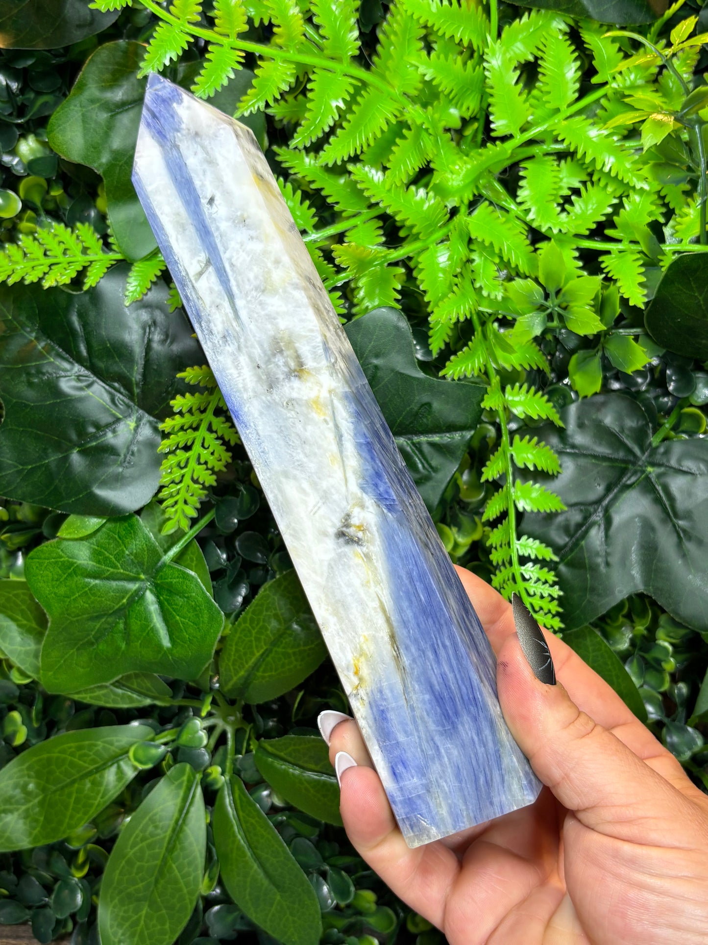 Kyanite in Quartz Tower