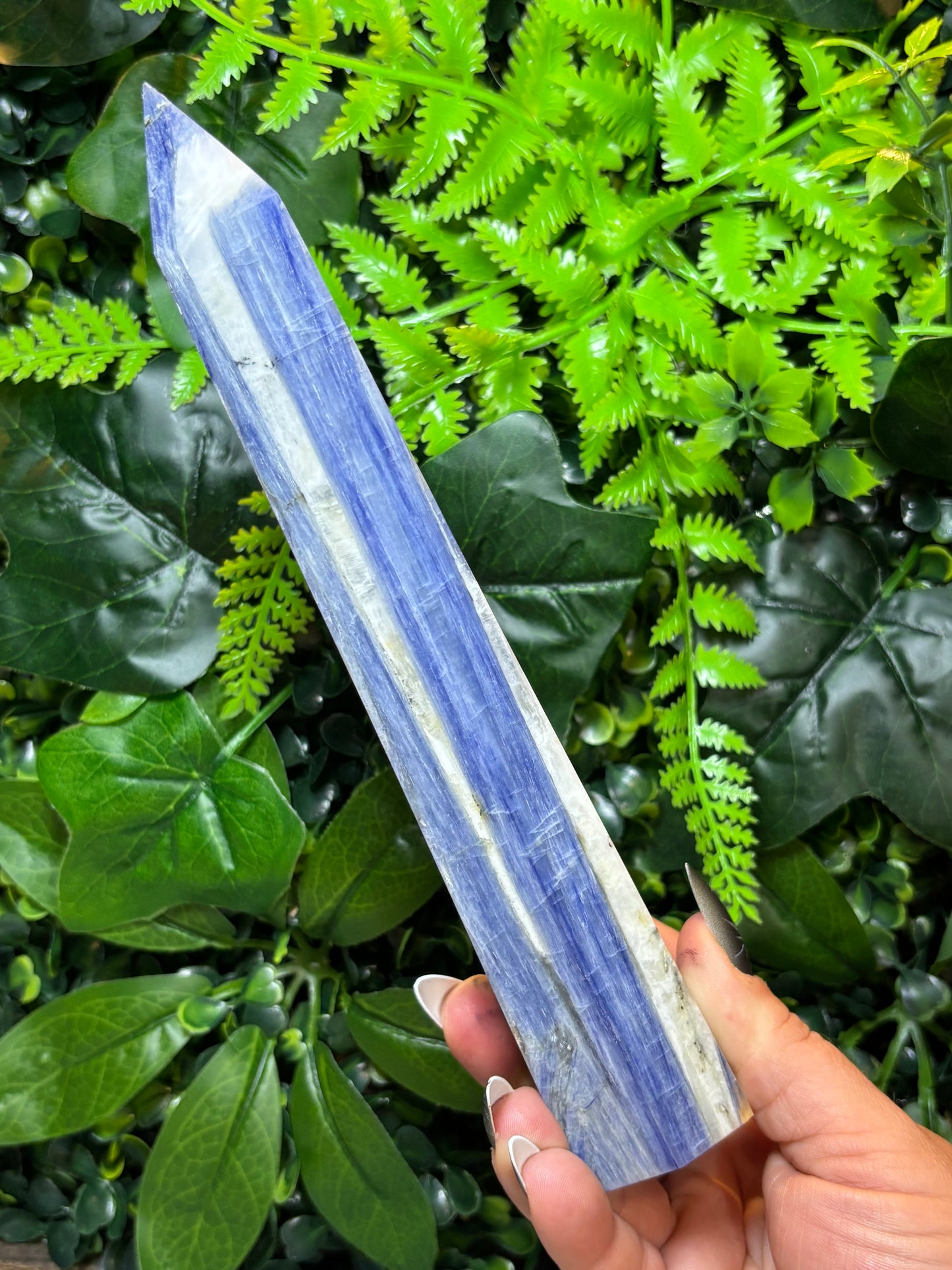 Kyanite in Quartz Tower