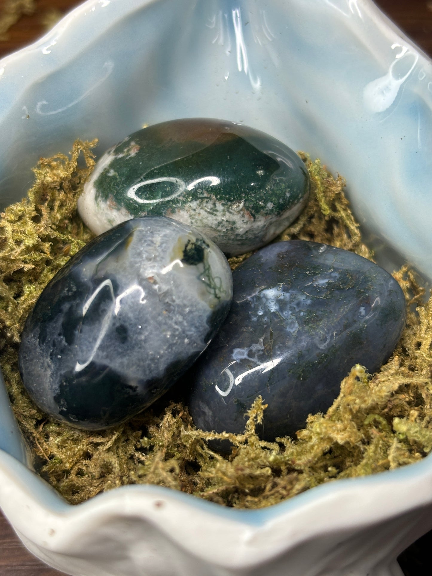 Moss agate tumble stone