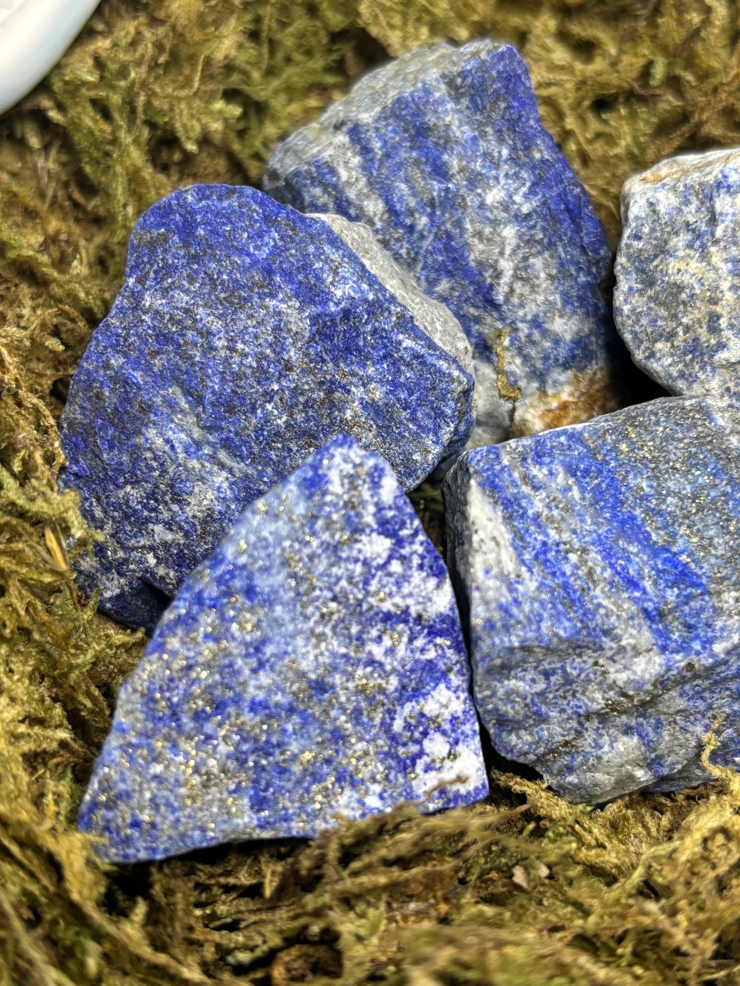 Raw lapis lazuli